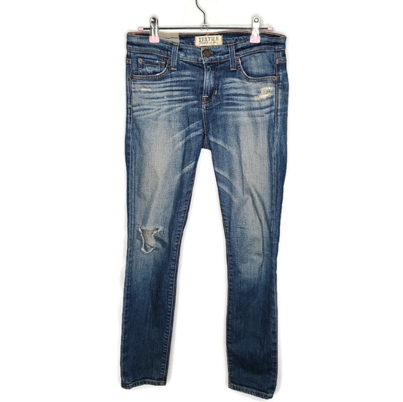 Elizabeth and James Denim - Elizabeth and James Textile Ozzy Distressed Jeans Size 26